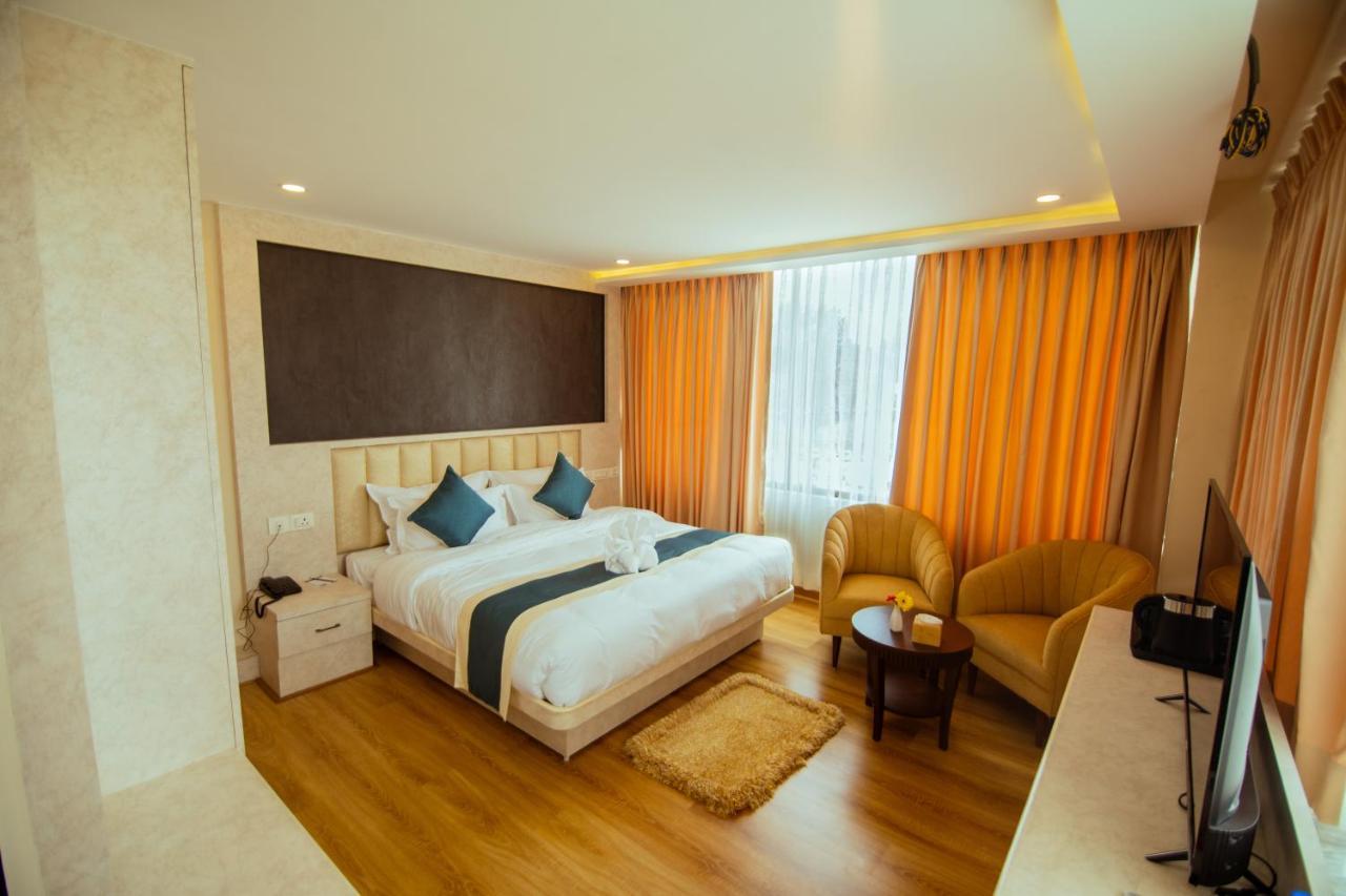 Hotel Black Diamond - Transit Point Inside Hotel Katmandu Kültér fotó